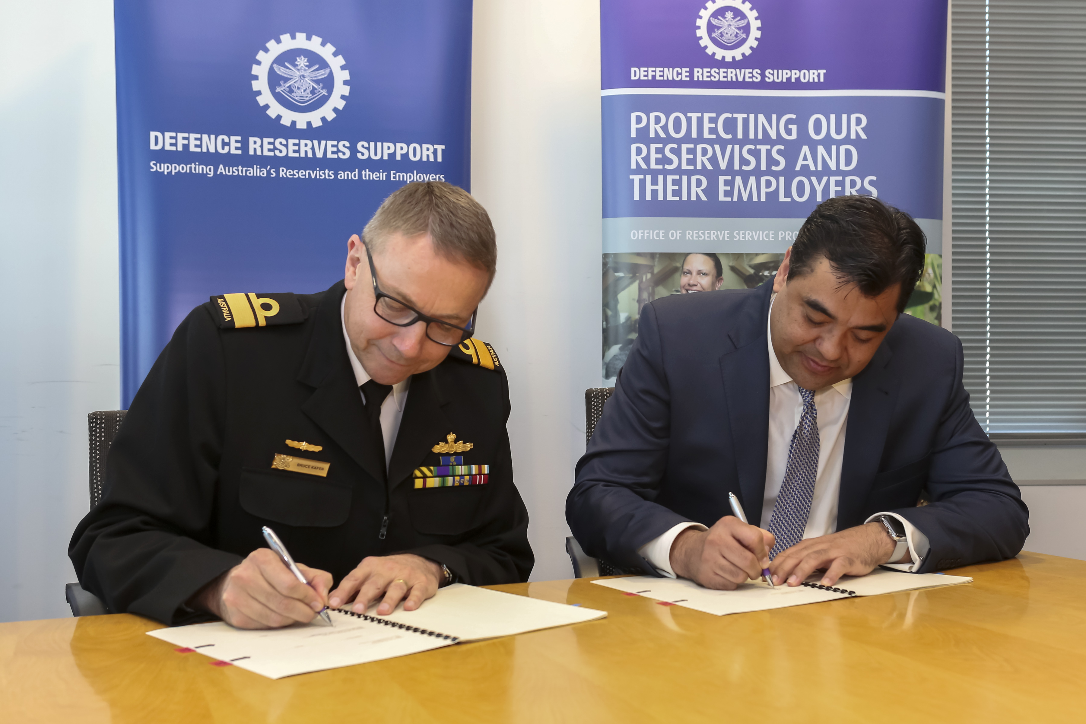 Serco Australia signs MoU with ADF