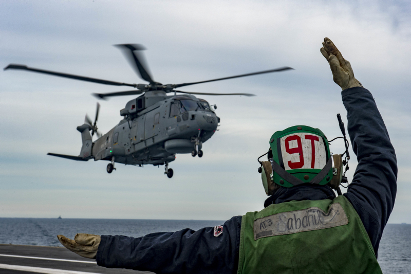 Carrier Strike Exercise ends as HMS Queen Elizabeth makes its approach