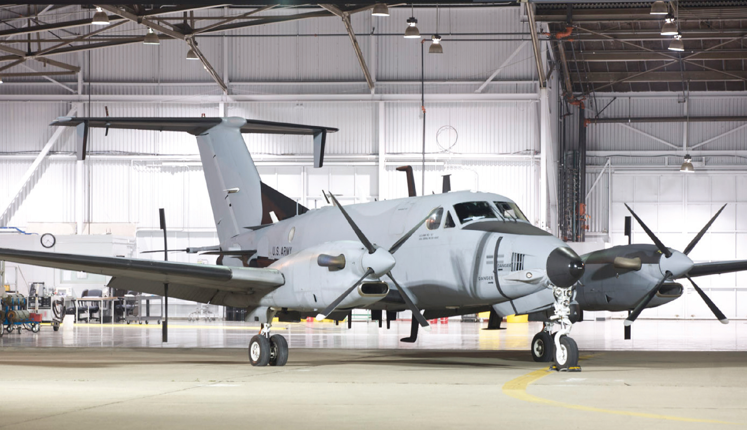 C 12 самолет. Beechcraft RC-12x Guardrail. RC-12. Beechcraft RC-12x Liberty. Beechcraft RC-12 Guardrail.