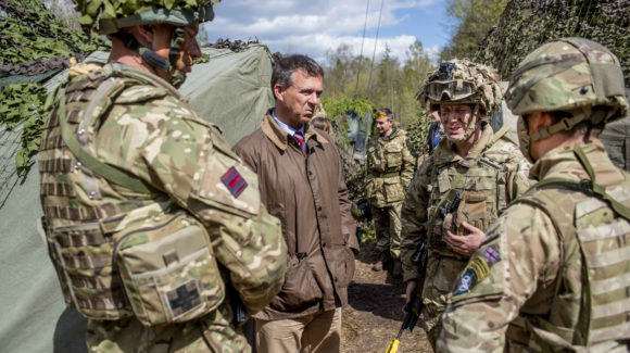 Minister meets UK personnel based in Estonia on NATO mission