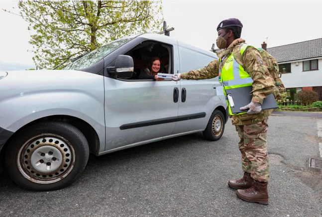 Military personnel help to accelerate UK vaccine programme