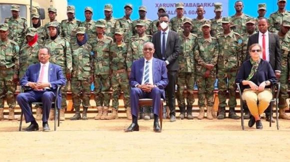 Somali National Army personnel graduate from British led training exercise