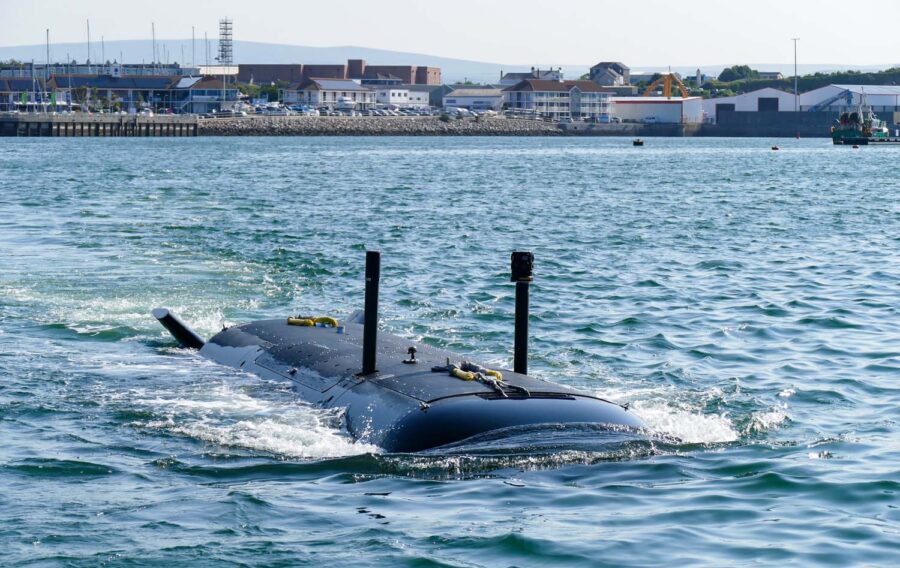 In a significant development for UK underwater capabilities, the Royal Navy has successfully trialled a quantum optical atomic clock at sea aboard the XV Excalibur, an extra-large uncrewed underwater vessel (XLUUV).