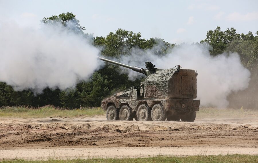 The British Army is to be equipped with 72 Remote Controlled Howitzers (RCH 155) under a nearly £1 billion contract