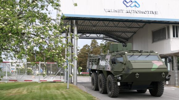 Finnish contract manufacturer Valmet Automotive has signed a new multi-year agreement with Patria to significantly scale production of the Patria 6x6 armoured vehicle at its Uusikaupunki plant, with capacity set to reach hundreds of vehicles per year by early 2027.